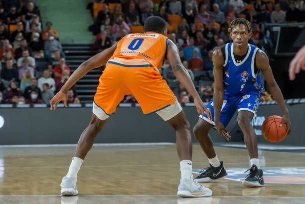 端的抢断功 端的抢断功