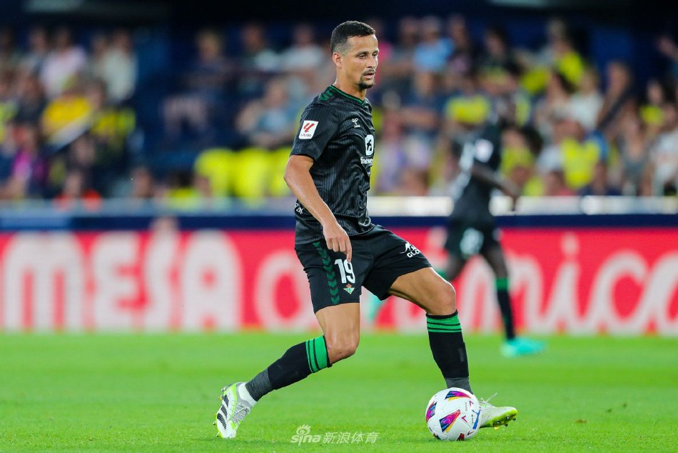 来自世界各 来自世界各