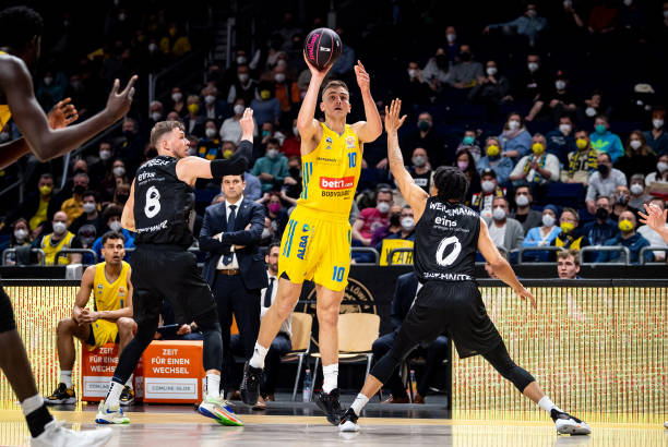 他在几场关 他在几场关